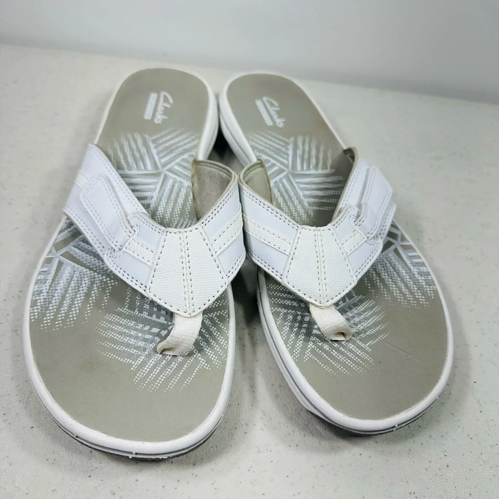 Clarks Women's Breeze Sea 9M Cloudsteppers Flip-Flop Adjustable White